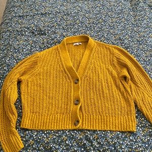 Elizabeth and James cropped sweater size L